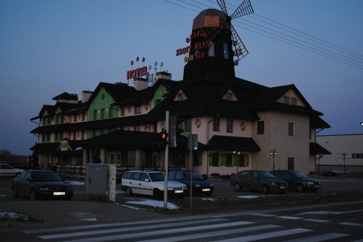 Hotel Zloty Mlyn Majkow Piotrków Trybunalski Exterior foto